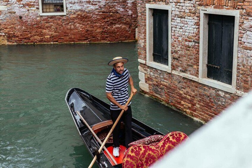 Gondola Ride Private Tour with a Local Guide