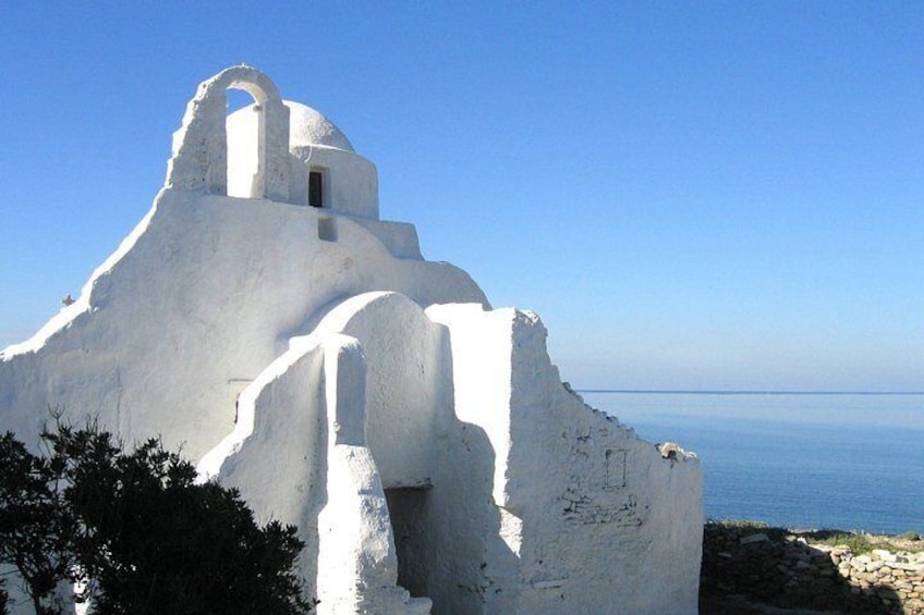Paraportiani Church, the most photographed church in Greece.