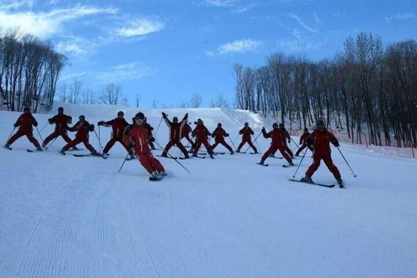 One Day Private Ski Trip to Jihua Ski Resort from Harbin City