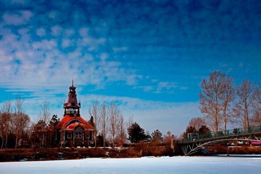 One Day Private Tour of Harbin Volga Manor Including Entrance Ticket, Chinese Buffet Lunch, and Russian Show