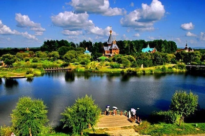 All-Inclusive Private Day Tour to Harbin Volga Manor Including Russian Show