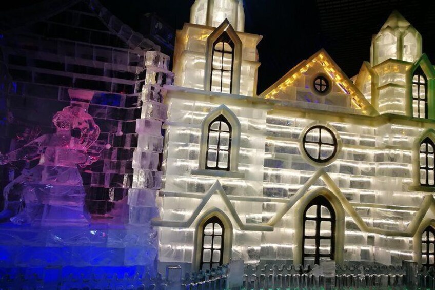 Indoor ice and snow open year around