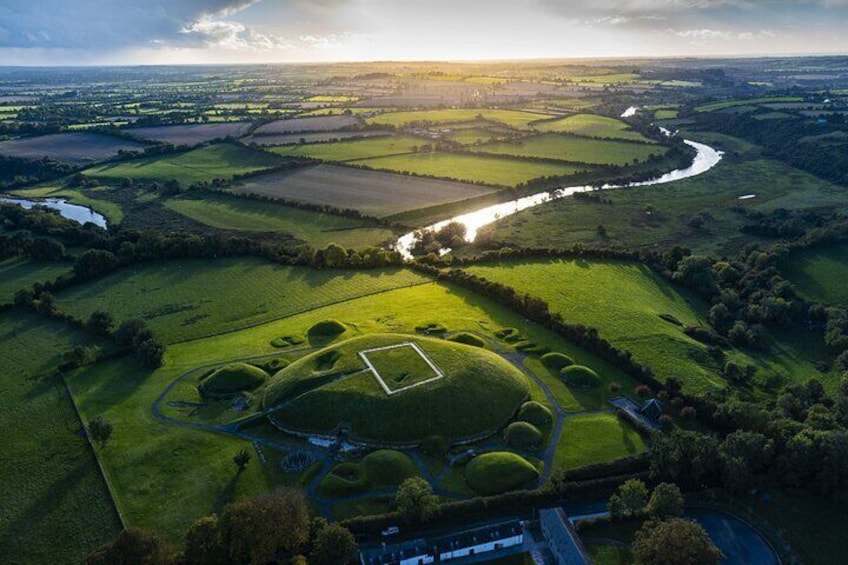 Boyne River and monuments.