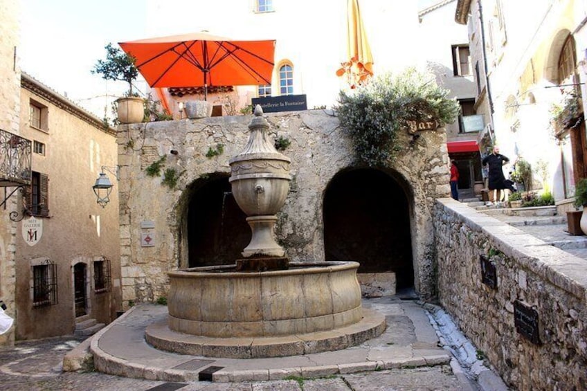 Streets of the old city of Saint-Paul-de-Vence, Sightseeing tour from Nice to Saint-Paul-de-Vence, Cannes and Grasse, Excursion to Cannes, Excursion to Grasse, perfume factory in Grasse, Sightseeing 