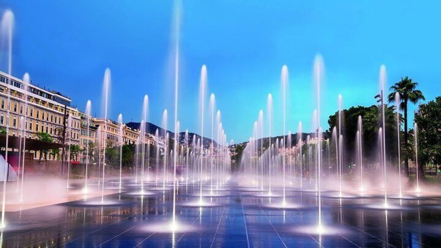 Nice Fountain Mirror. Nice tour, Nice - the capital of the Cote d'Azur, a sightseeing tour of Nice, a guided tour in Nice. Private tour in Nice. Sightseeing tour in a small group in Nice