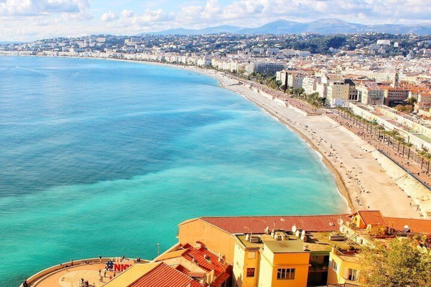 Promenade des Anglais in Nice. Nice tour, Nice - the capital of the Cote d'Azur, a sightseeing tour of Nice, a guided tour in Nice. Private tour in Nice. Sightseeing tour in a small group in Nice