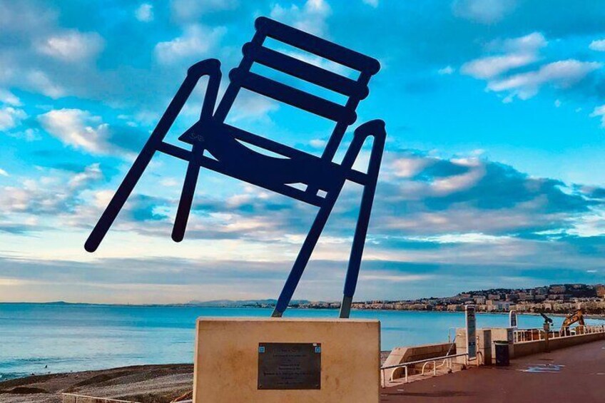 Blue chair in nice. Promenade des Anglais in Nice. Nice tour, Nice - the capital of the Cote d'Azur, a sightseeing tour of Nice, a guided tour in Nice. Private tour in Nice. Sightseeing tour in Nice