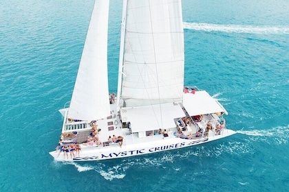 Sail and Snorkel in Cades Reef