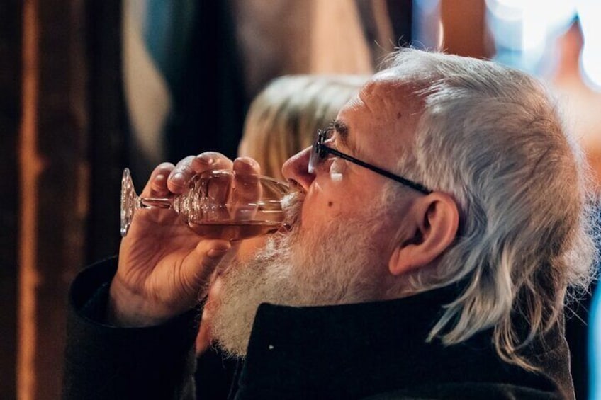 Dublin 6 Whiskey Tasting & 3 Food Pairing Walking Tour with Local