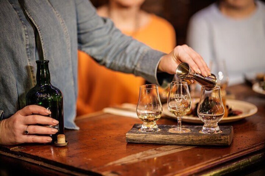 Dublin 6 Whiskey Tasting & 3 Food Pairing Walking Tour with Local
