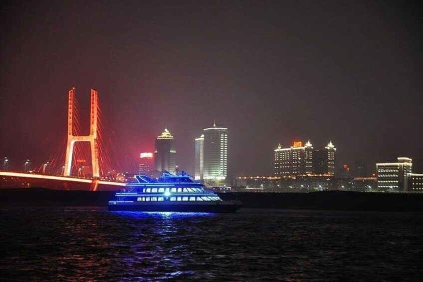 River cruise in Nanchang