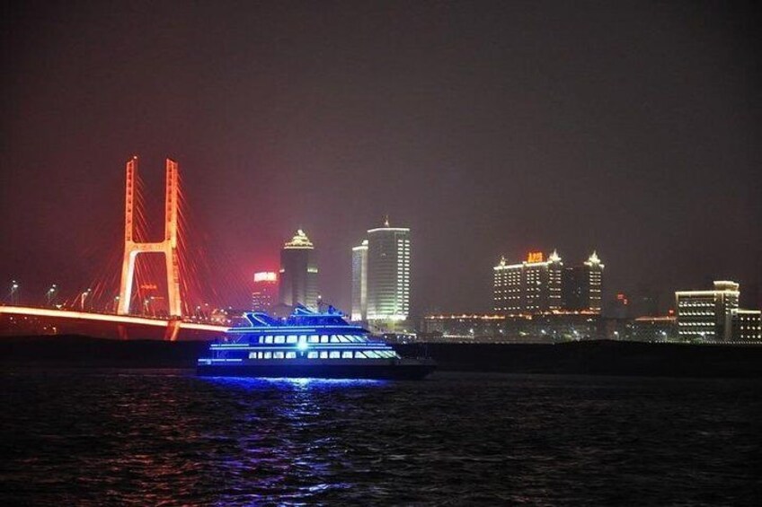 Nanchang Night River Cruise Tour With Shengjin Tower Food Street Tasting Experience