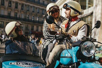 Paris Vintage Private City Tour sur une moto side-car
