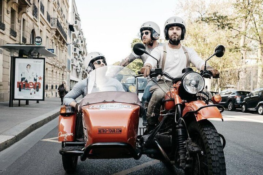Vintage Private Tour: Sidecar Motorcycle Ural Paris (1hr30)