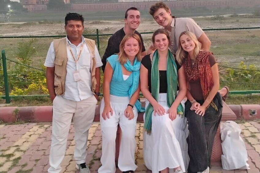 Agra: Taj Mahal with Mausoleum Skip the Line tickets & guide