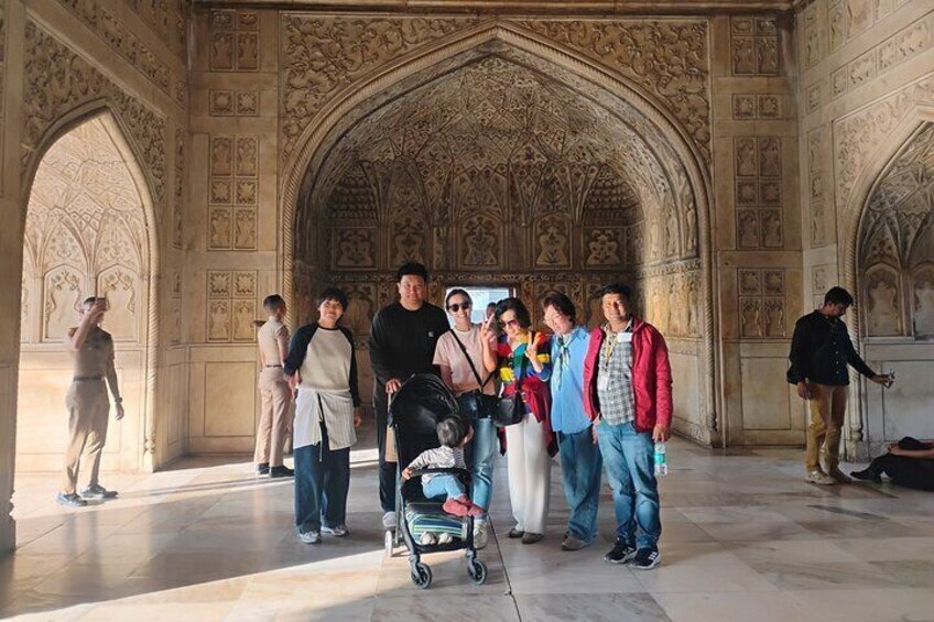 Agra: Taj Mahal with Mausoleum Skip the Line tickets & guide