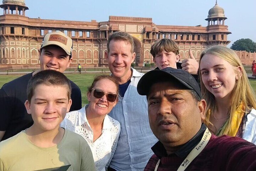 Agra: Taj Mahal with Mausoleum Skip the Line tickets & guide
