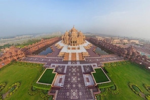 Private Morning Excursion with Visit to Akshardham Temple with Guide & Tran...