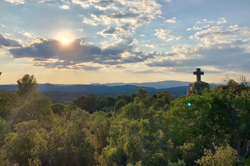Hike to the top of "Pic Saint Loup", food and wine tasting