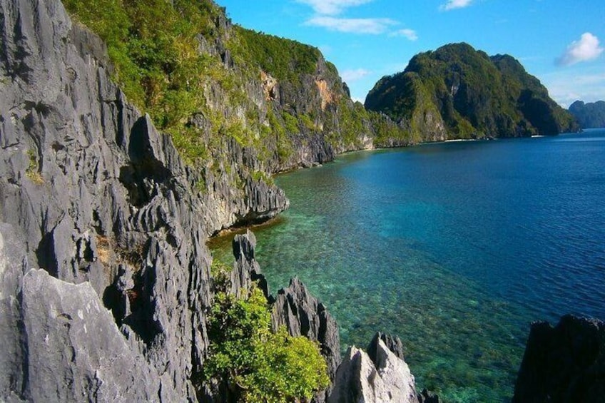 View of Bacuit Bay from Matinloc Chrine