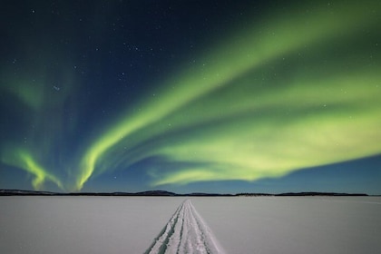 From Kakslauttanen:Northern Lights tour to Lake Inari, inc dinner