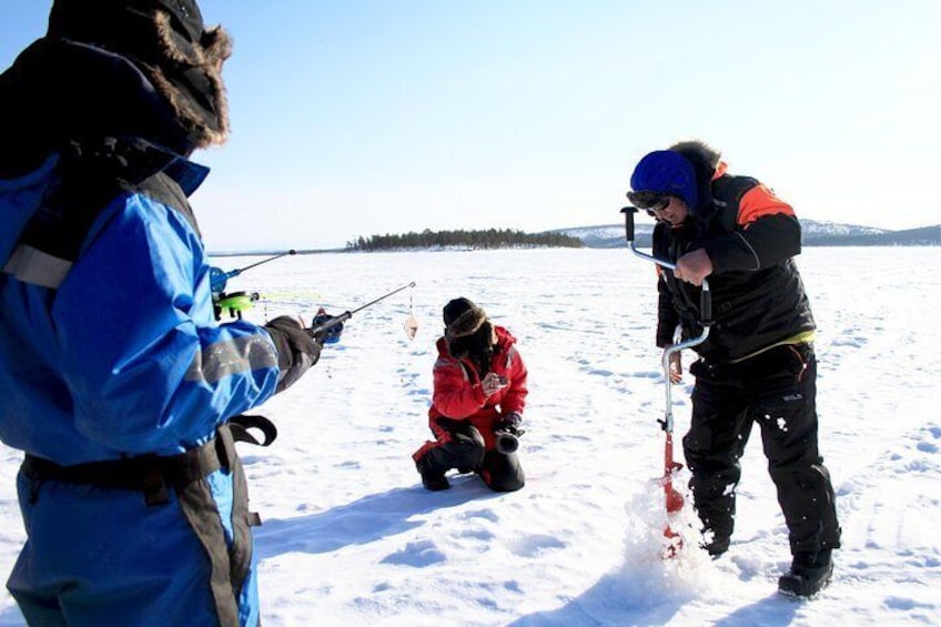 Ice Fishing Safari to Lake Inari from Kakslauttanen with Lunch over Campfire