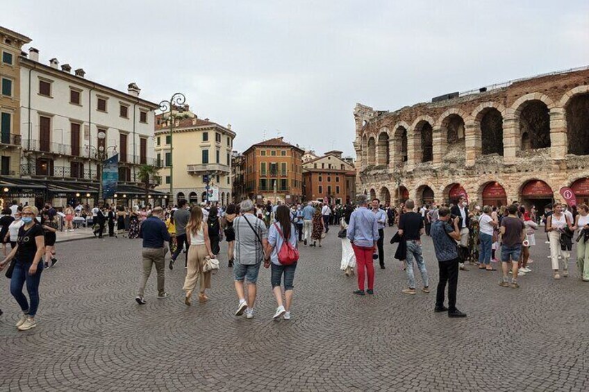 Piazza Bra and the Arena in summer time, Likegarda tours