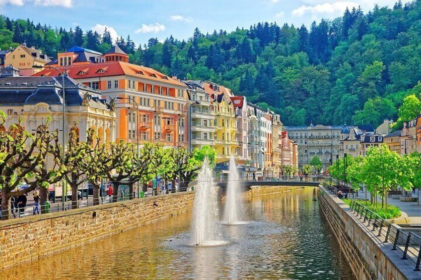 Private one way transfer from Cesky Krumlov to Karlovy Vary