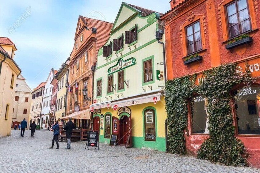 Private one way Sightseeing transfer from Cesky Krumlov to Prague
