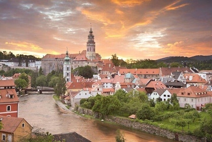 Private One-Way Sightseeing Trip From Vilshofen to Prague Via Cesky Krumlov