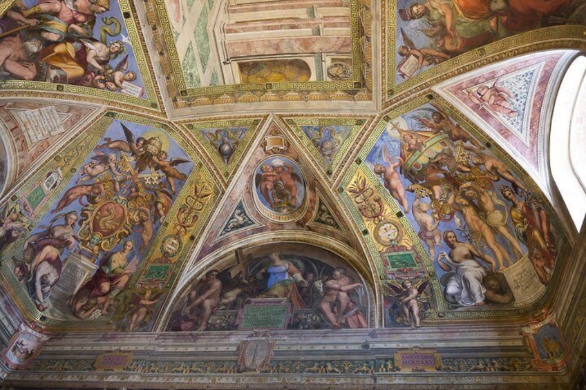 Fast Track - Vatican Tour with Museums, Sistine Chapel & Raphael rooms
