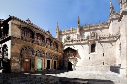 Private Historical Tour at the City Centre of Granada and Albaicin