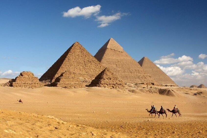 Half-Day Private tour to Pyramids of Giza and Sphinx