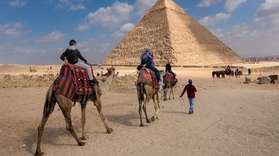 Half-Day Private tour to Pyramids of Giza and Sphinx