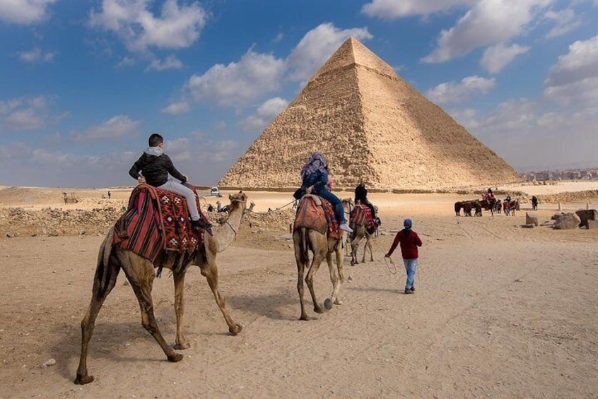 Half-Day Private tour to Pyramids of Giza and Sphinx