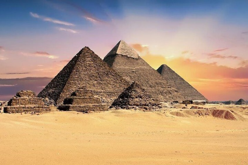 Half-Day Private tour to Pyramids of Giza and Sphinx