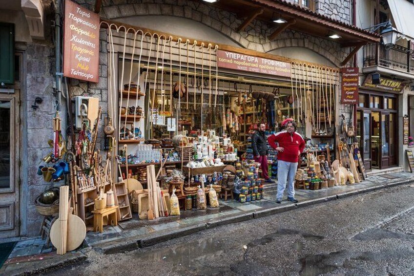 Arachova is famous for its woven handicrafts and visitors can spend hours browsing the gift shops scattered all over the mountainous village.