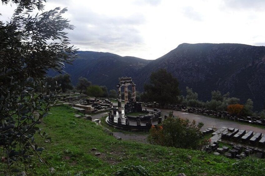 Delphi guided tour with transportation