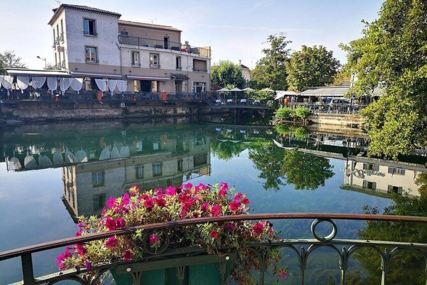 Show item 3 of 7. Isle sur la Sorgue