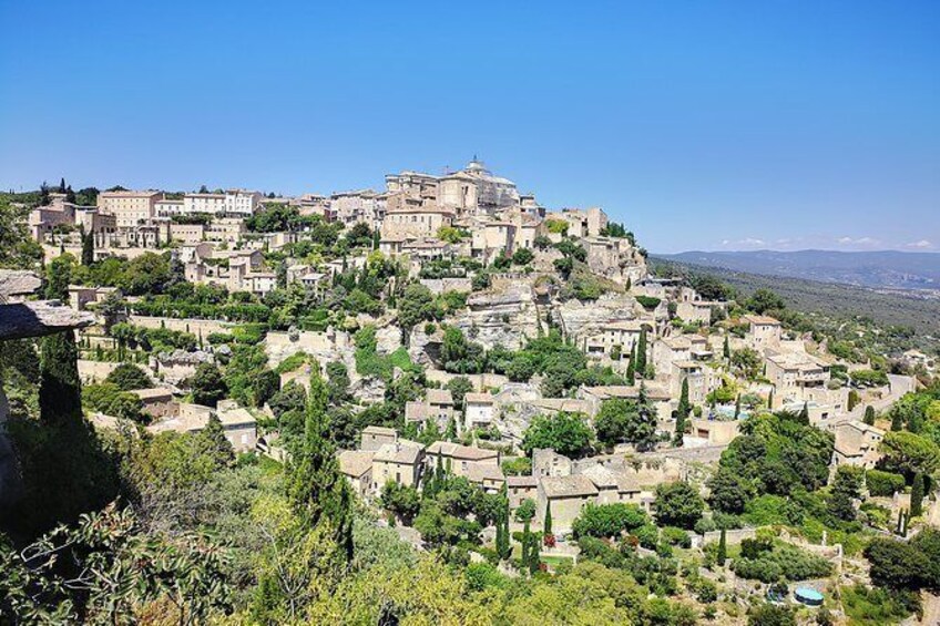 Show item 4 of 7. Gordes