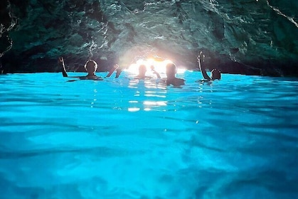 Blue Cave TOUR - drinks, snorkling, strand - 4 timers lille gruppe