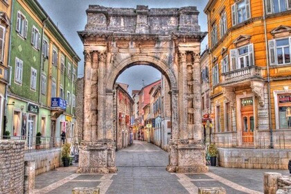 Plitvice Lakes Private guidet tur fra Zagreb med overførsel til Pula