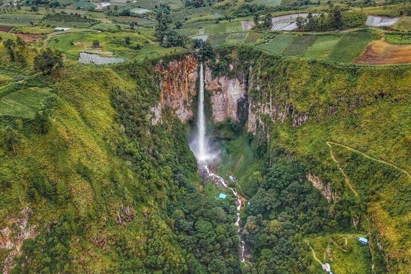 Private Tour: Karo Highlands and Lake Toba from Medan