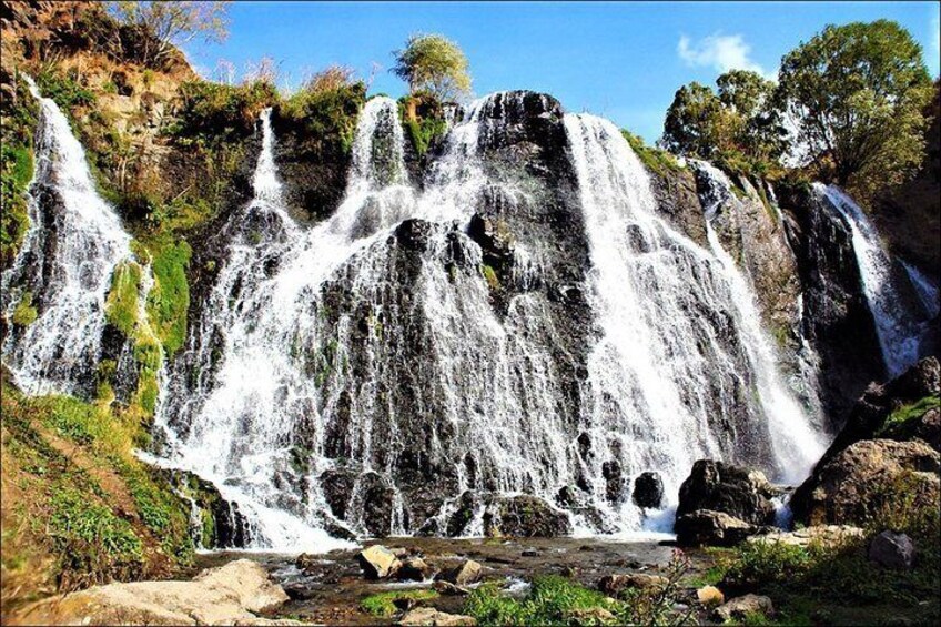 Shaki waterfall