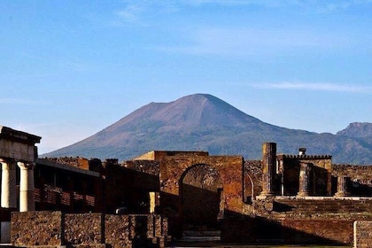 Pompeii Archaeological Site Walking Tour + Tickets with a real Archaeologis...