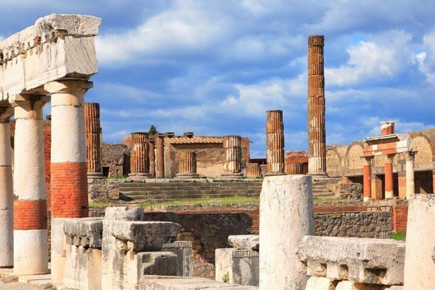 Pompeii Archaeological Site Walking Tour + Tickets with a real ...