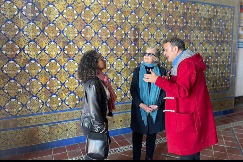 Today our colleague and partner Pepe Pallares was guiding Mrs Hillary Clinton and the USA Ambassador in Madrid, Julissa Reynoso, through our Real Alcazar. A great honor to be able to attend them