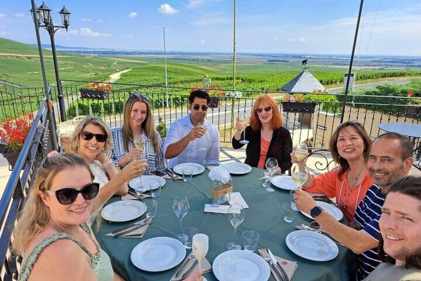 Enjoy a gourmet lunch paired with Champagne at the table of the winemaker
