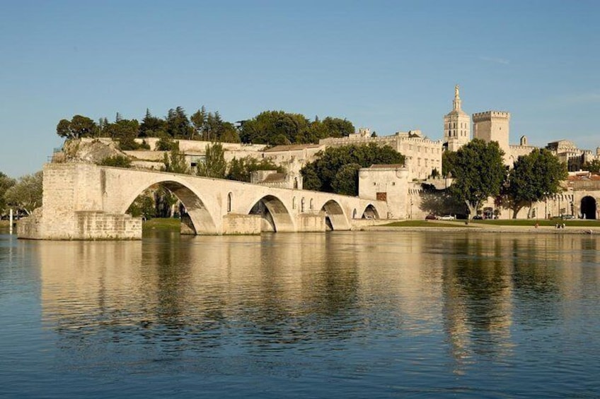 Best of Provence Day Trip from Marseilles: Avignon, Chateauneuf-du-Pape and Les Baux de Provence