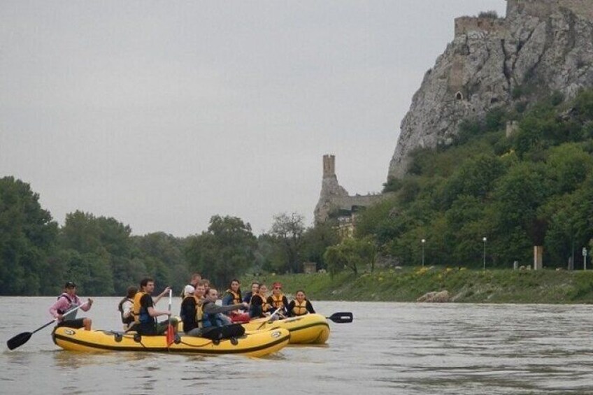 4-hours tour Rafting from Hainburg to Bratislava